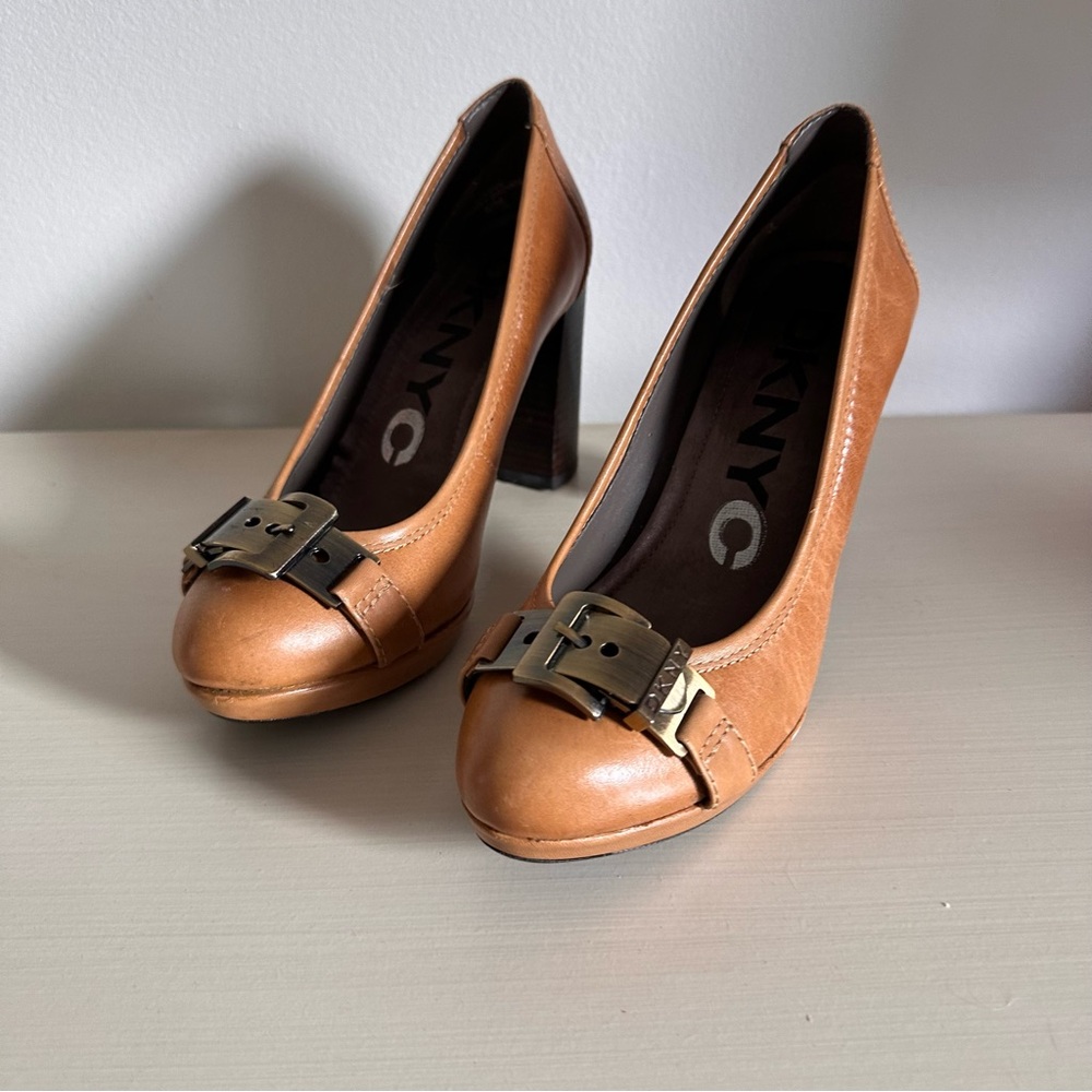 Vintage DKNY Tan heels with buckle , Mary Jane